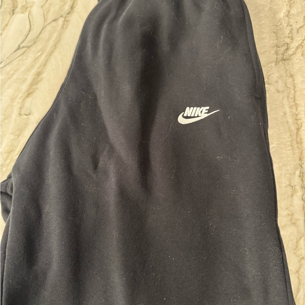 Nike Black Men’s Open Hem Club Pants - Picture 4 of 5